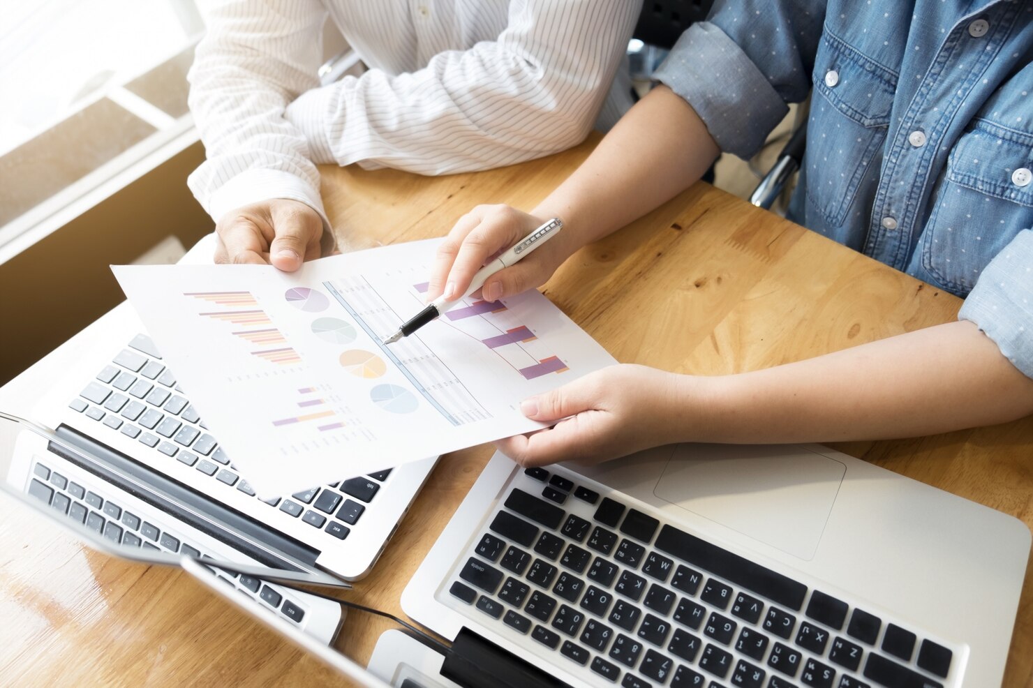 Business meeting about website audit uncovers major issues