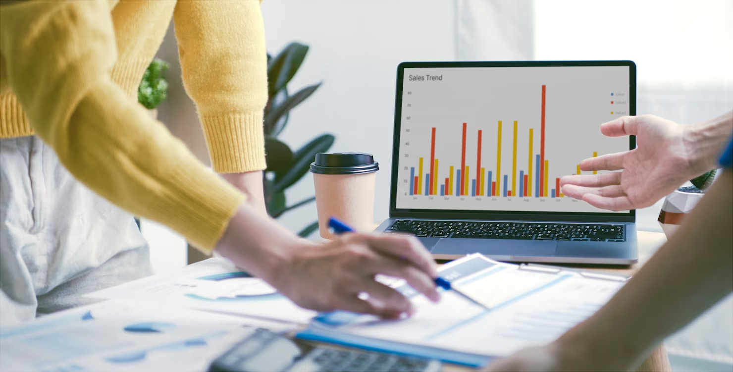 Businesspeople meeting plan analysis graph to optimize landing page for WordPress