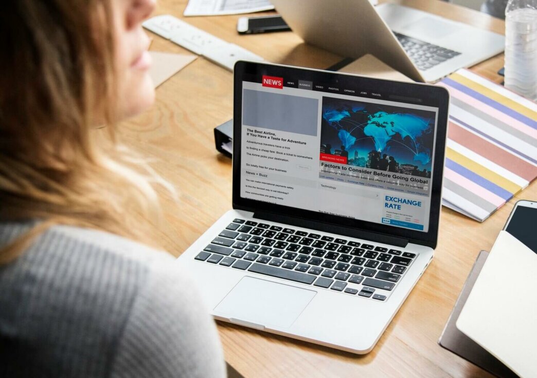 Businesswoman working on a laptop to optimize a WordPress landing page for organic traffic