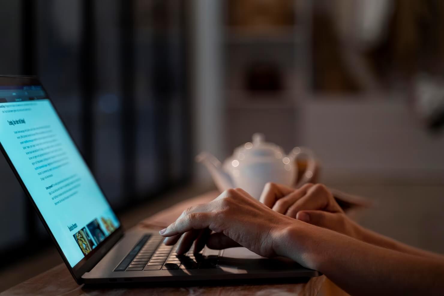 Content-creating-working-from-home-to-re-write-long-form-content-based-on-user-analytics