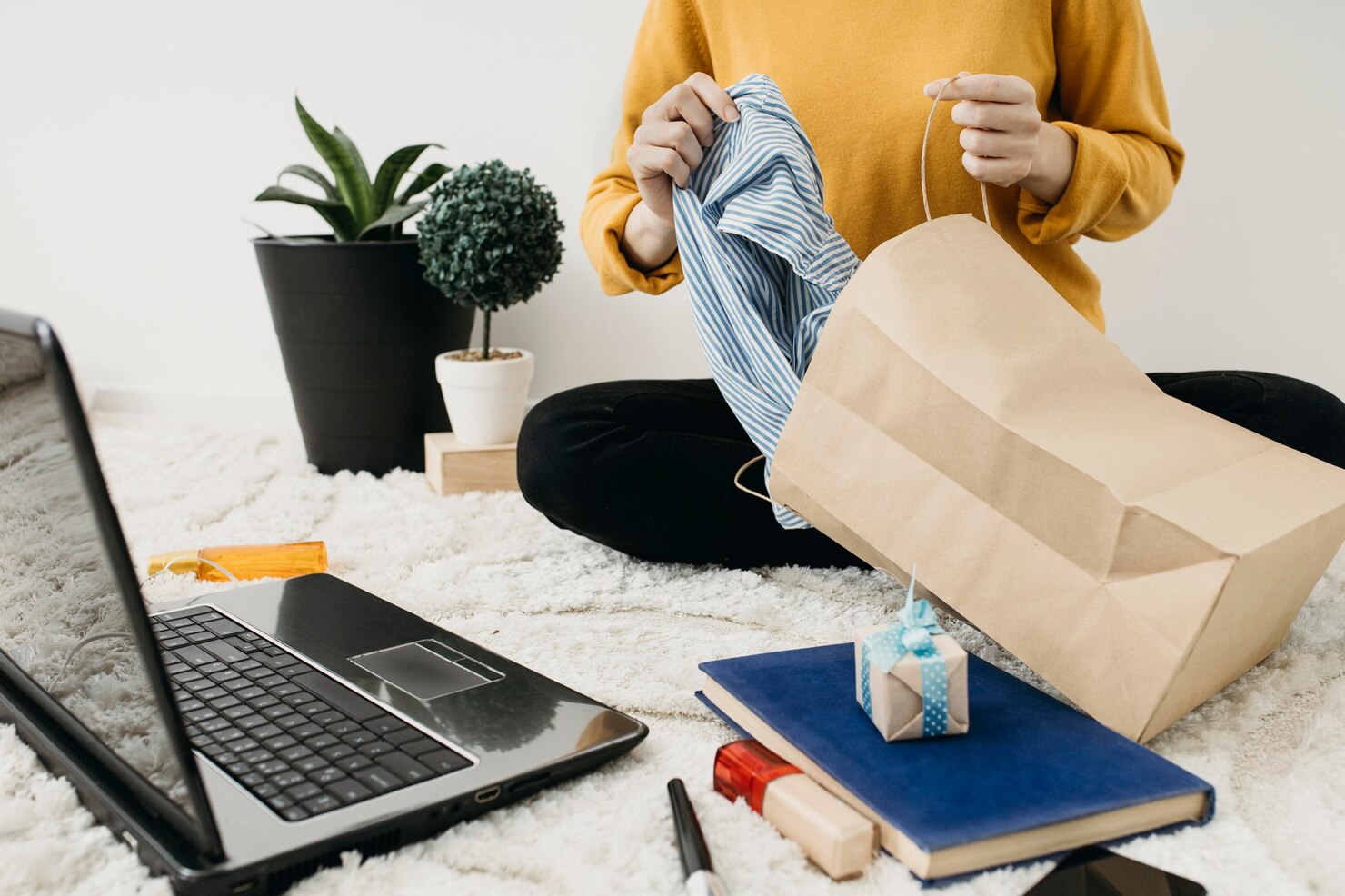 Fashion business online shop on WordPress or Webflow