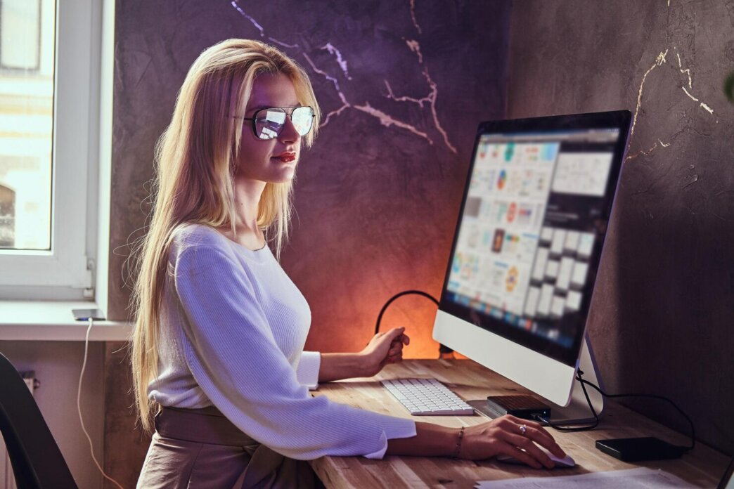Female web design studying Wordpress website design mistakes to avoid in her next project