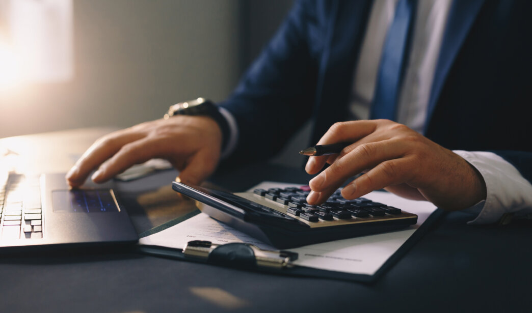 Financial Advisory calculating costs of new website