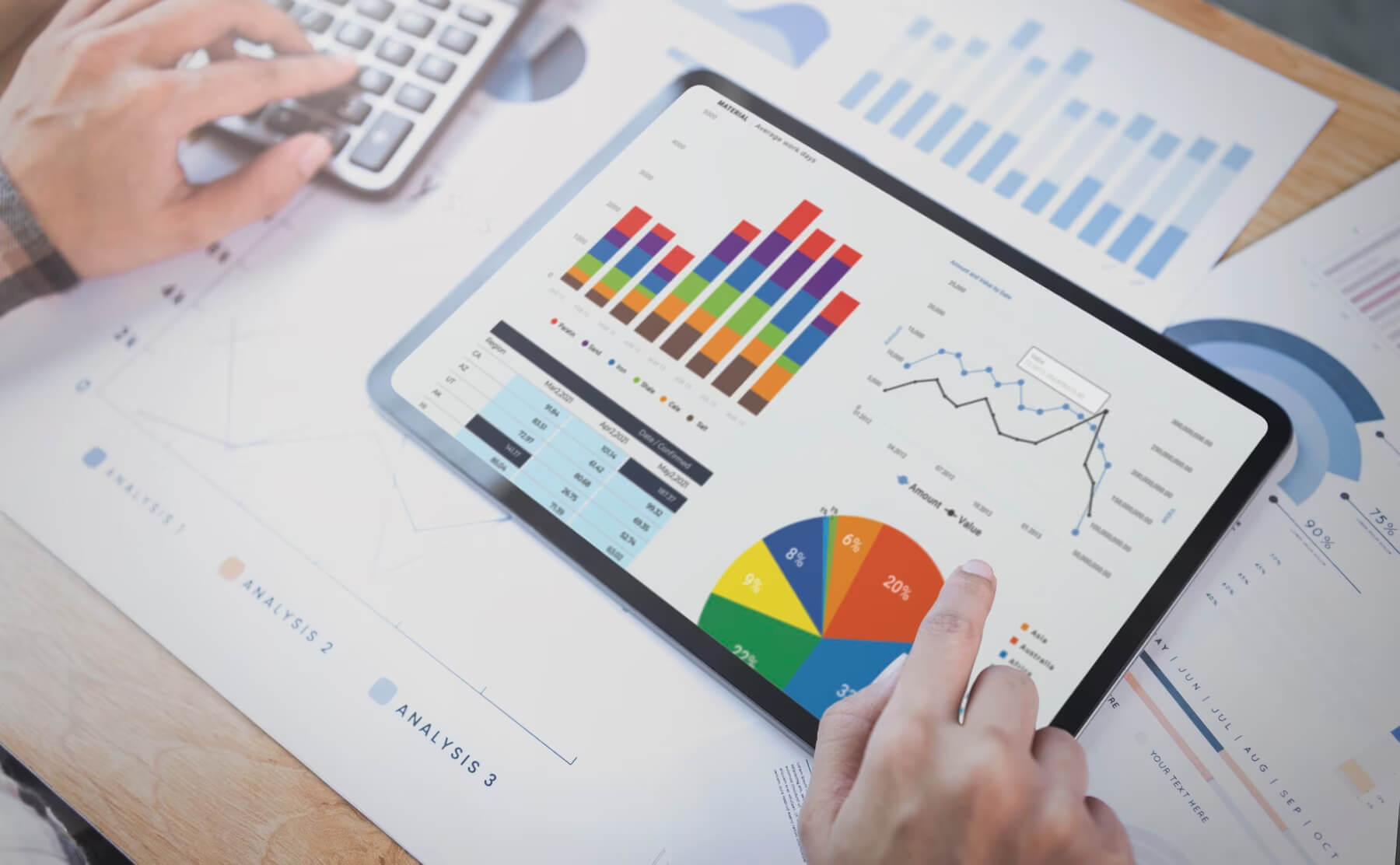 Man analysing WooCommerce shop sales