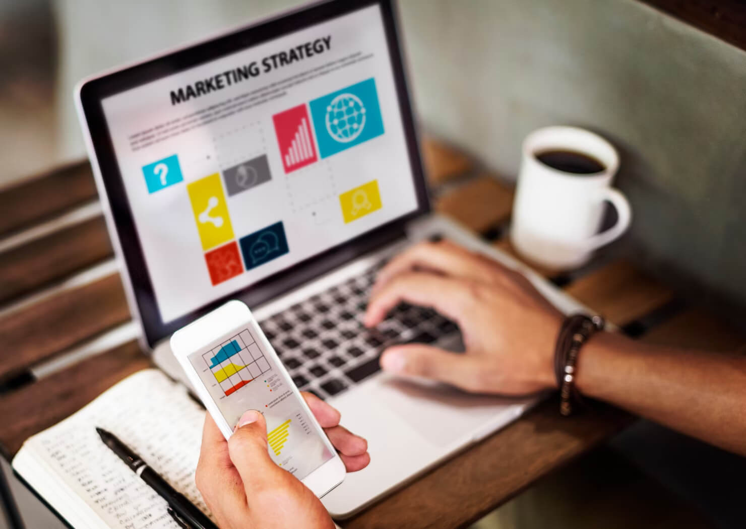 Marketing strategy connting digital devices. Simple message on a one page website