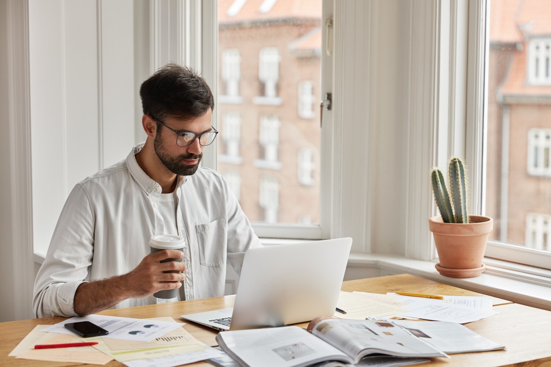 Professional reading about Outsourcing wordpress challenges