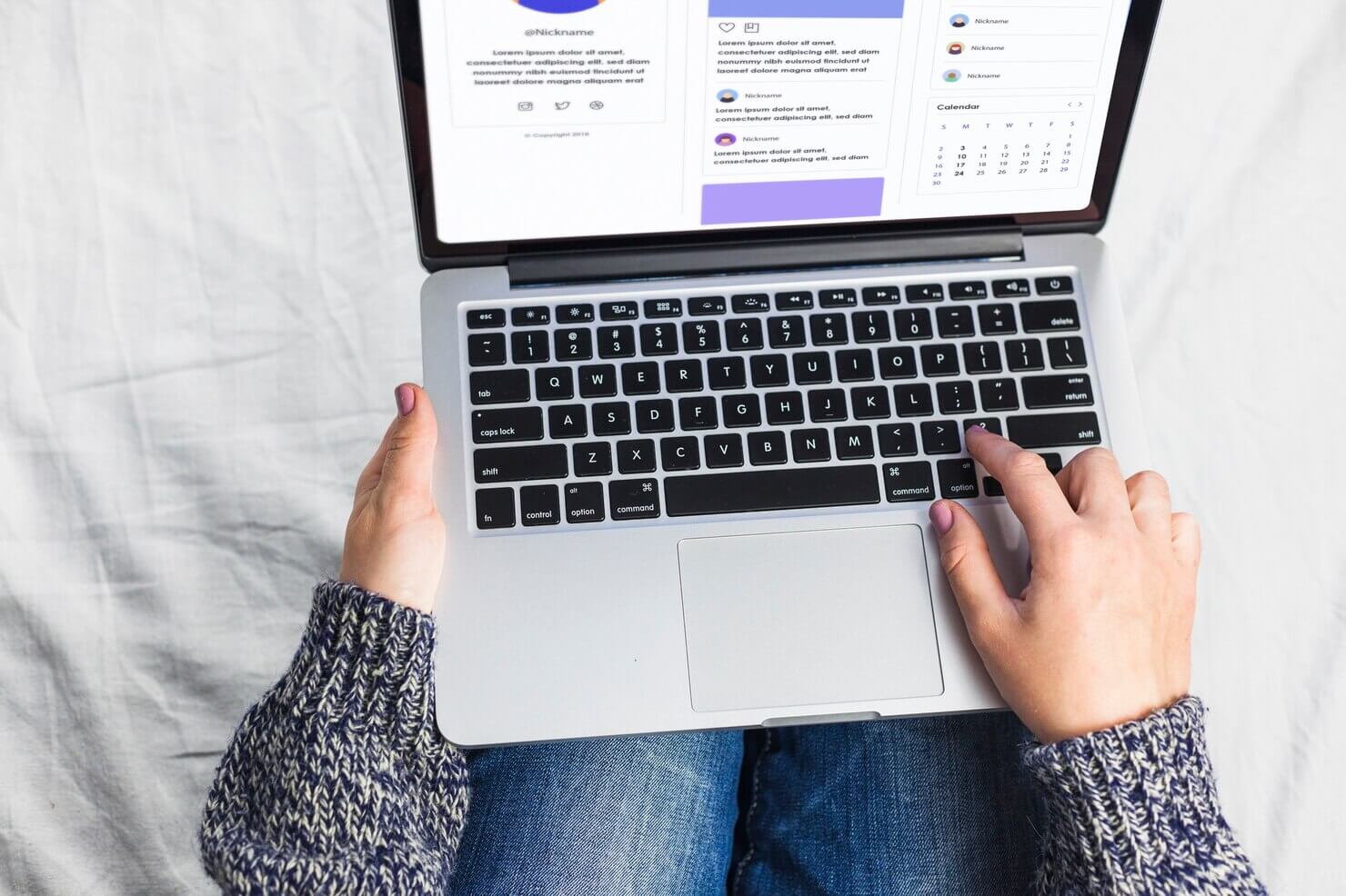 Social proof in WordPress design on laptop screen