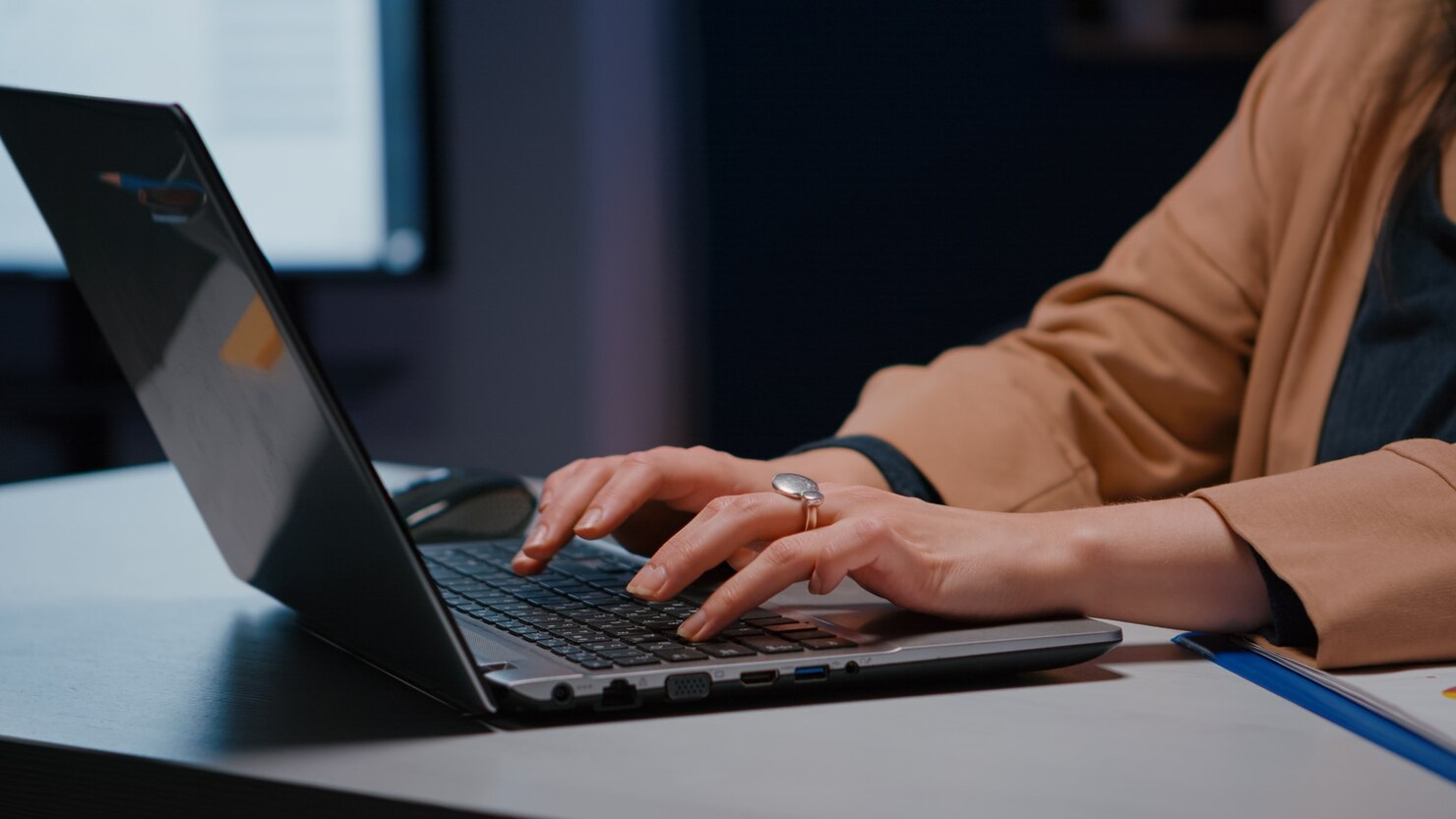 Woman chatting with chatbot on her laptop.