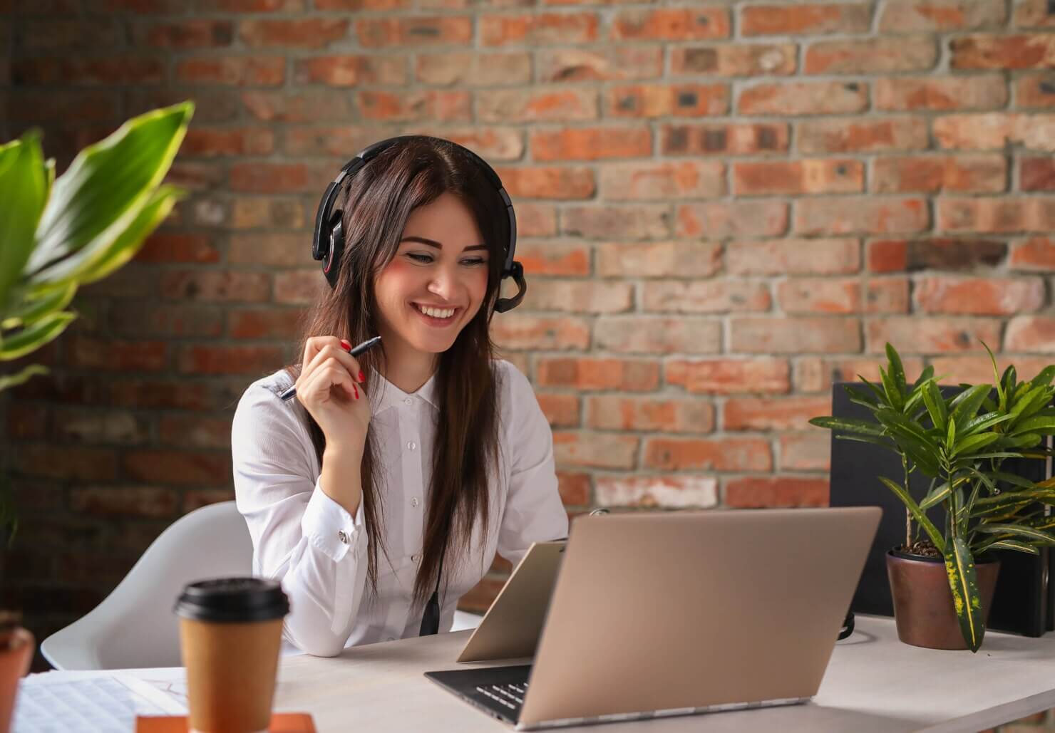 Woman looking to into customising BigCommerce themes vs. WooCommerce themes