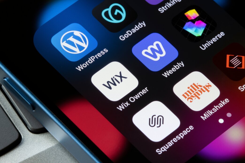 WordPress vs Squarespace apps on mobile phone