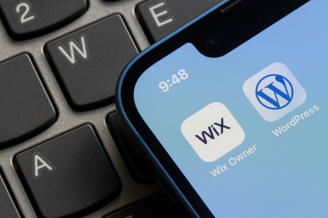 WordPress vs Wix on smartphone