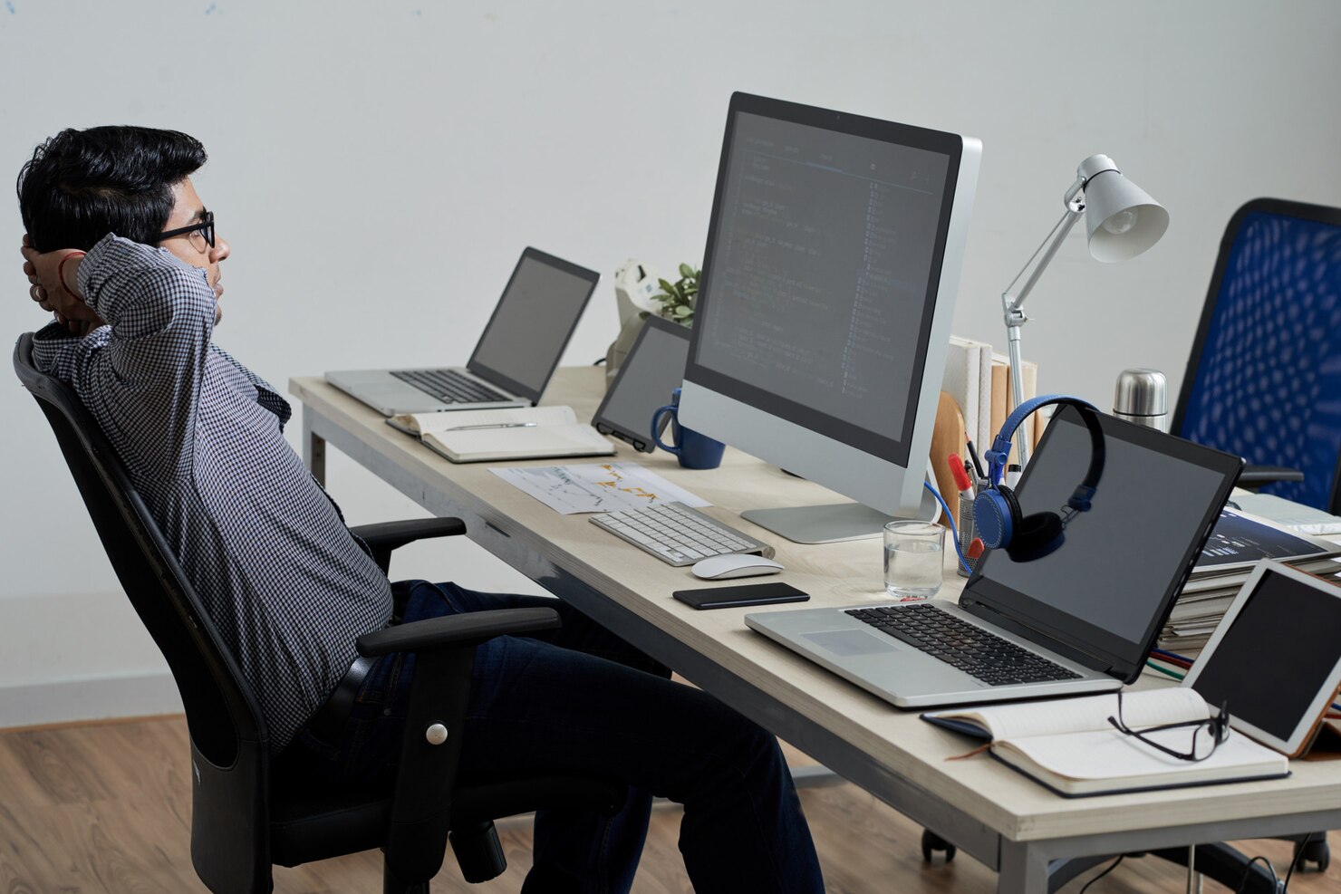 Working programmer to install backup plugins for WordPress websites. Also ensuring the latest WordPress version for newest site backups