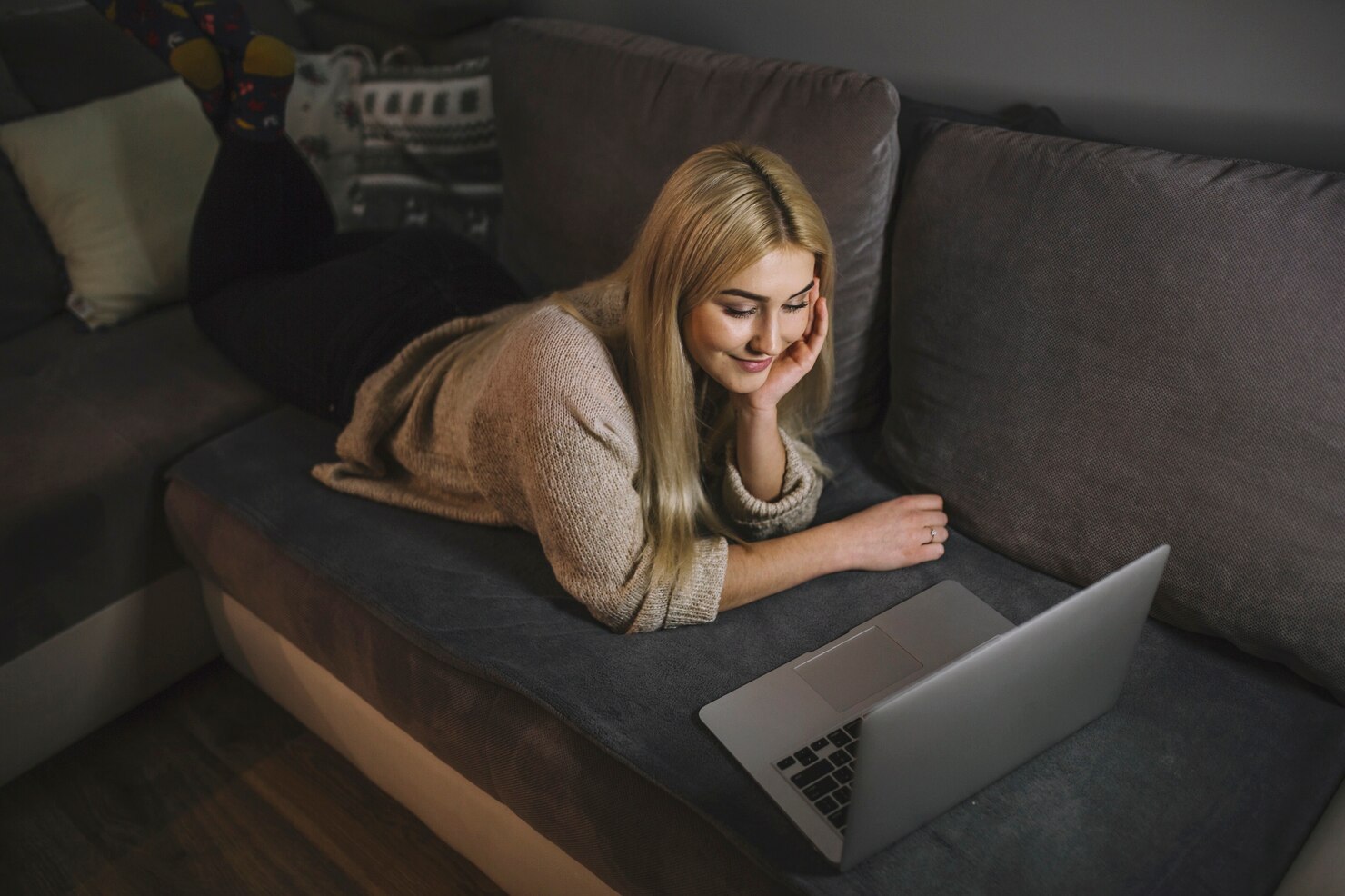 Young woman exploring WordPress websites for small businesses
